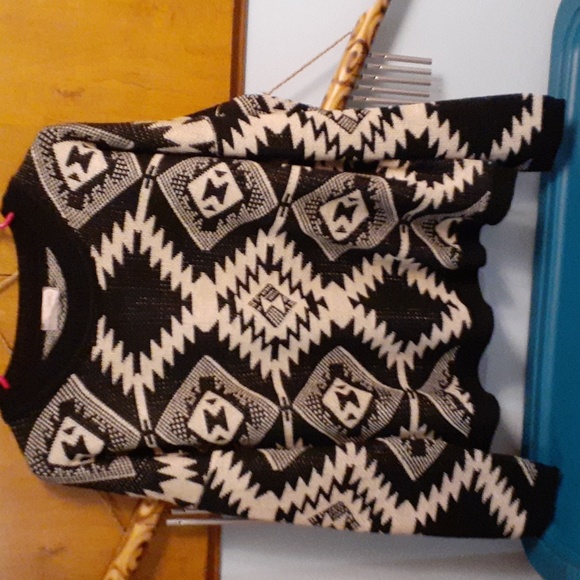 For sale! love  southwestern sweater size med. loved! - Picture 1 of 4